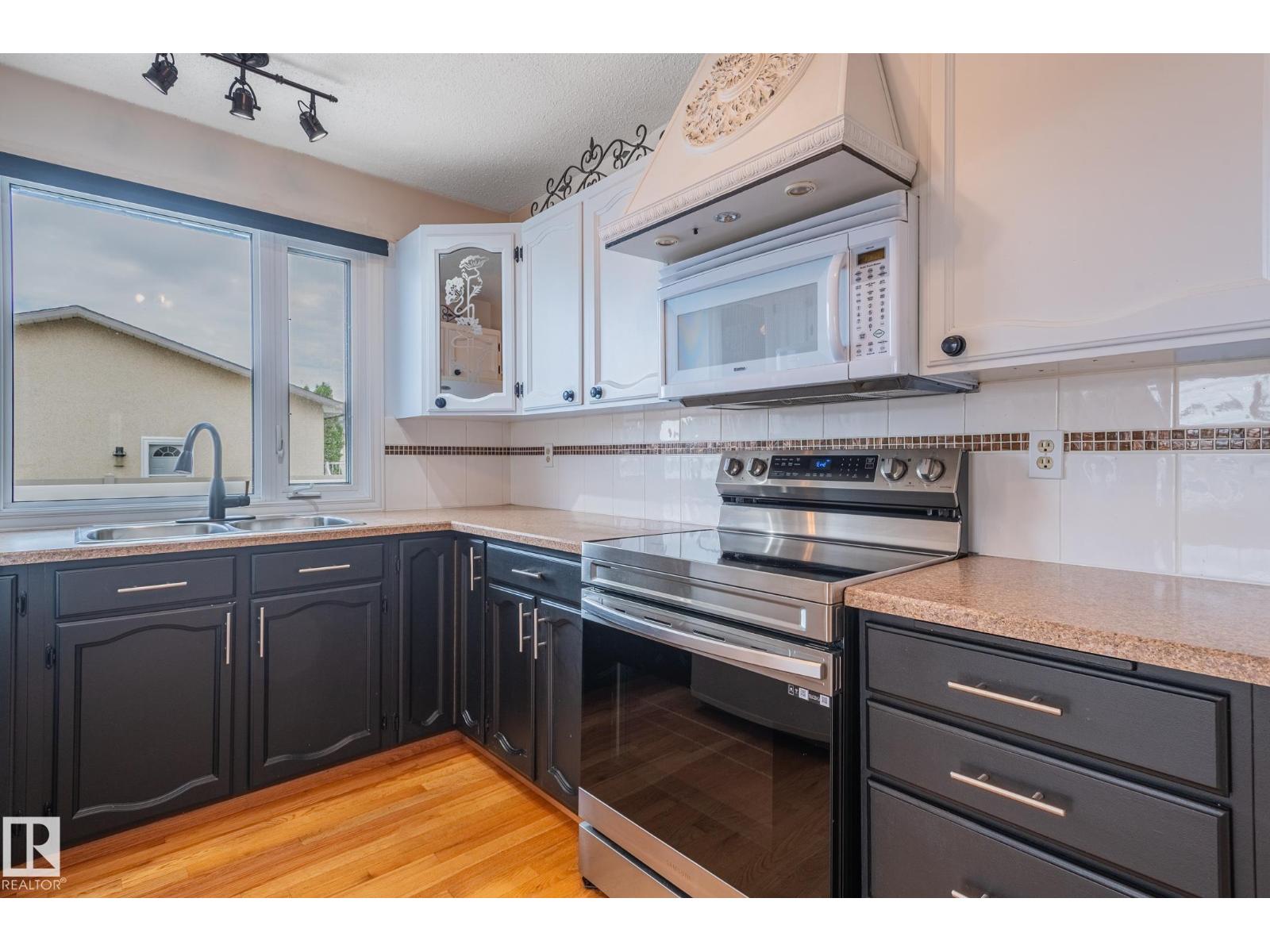 11415 142 AV NW - 18