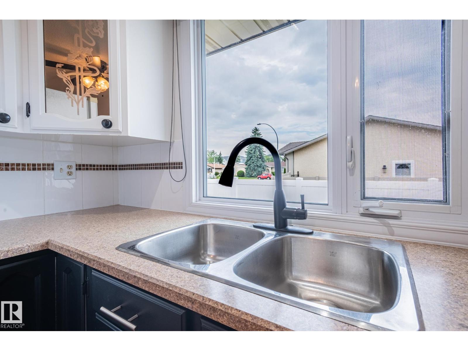 11415 142 AV NW - 15