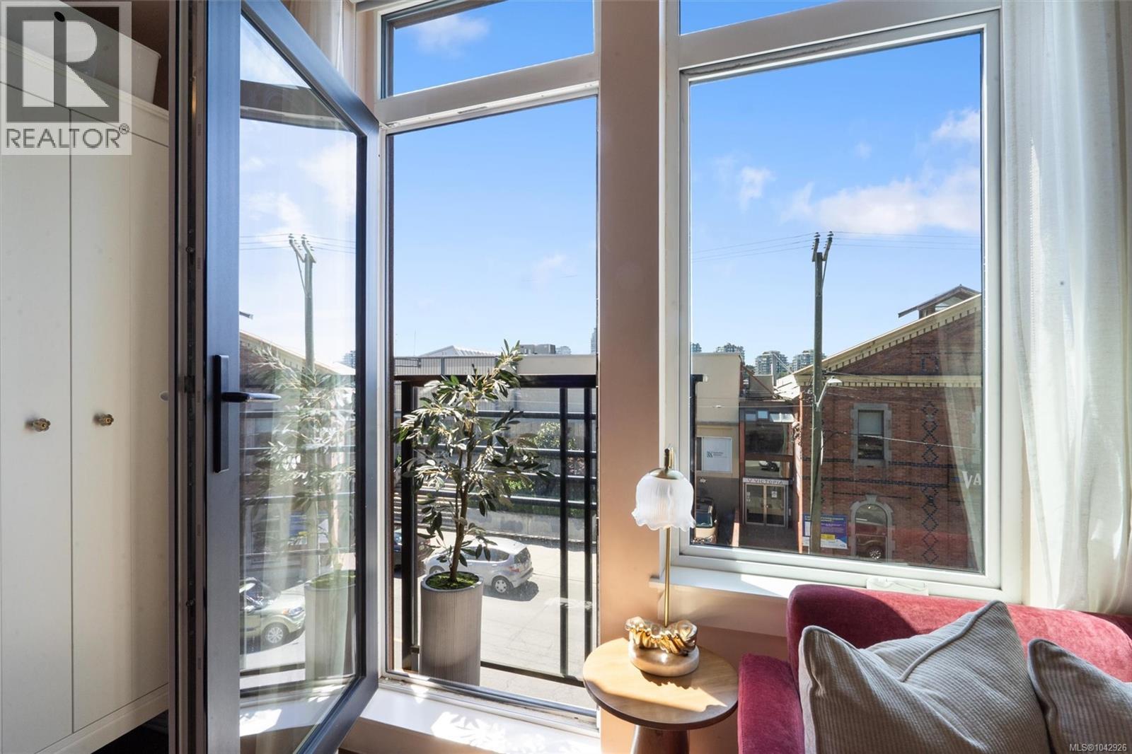 #310 515 Chatham St - 9