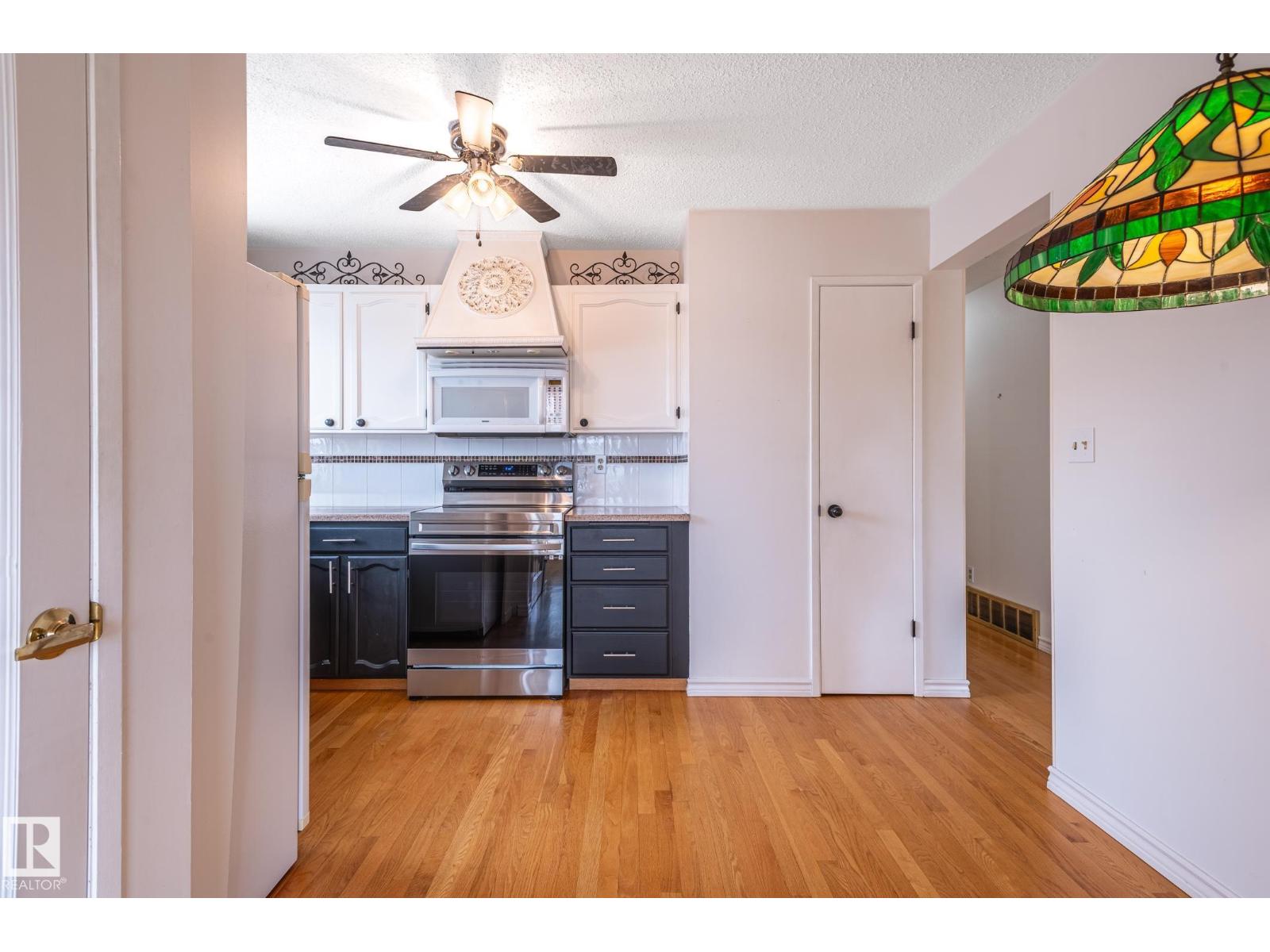 11415 142 AV NW - 13