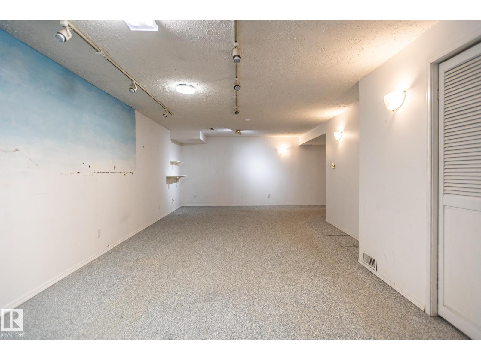 11415 142 AV NW - 34