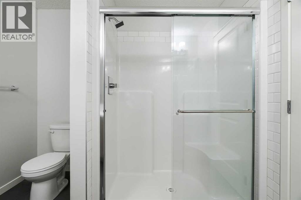 #3403 33 Carringham Gate NW - 21