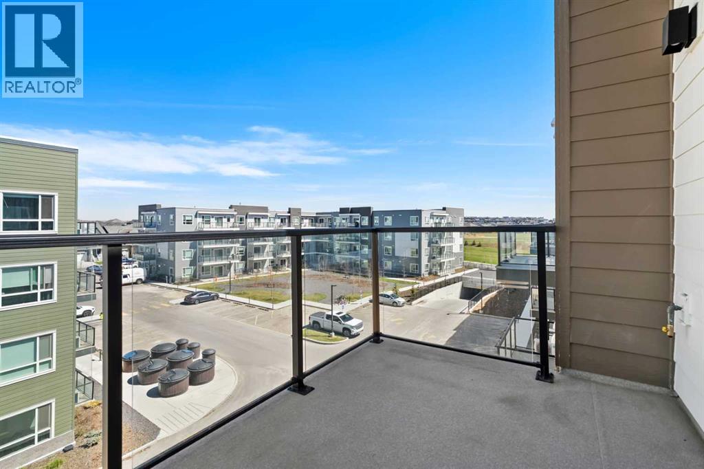 #3403 33 Carringham Gate NW - 32