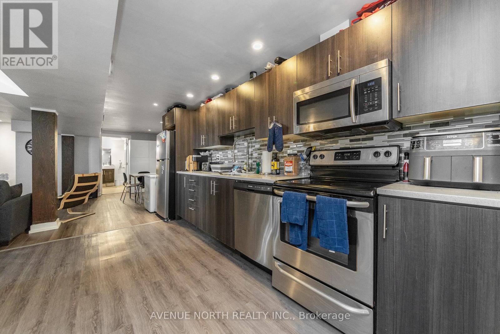 206 BLACKBURN AVENUE - 33
