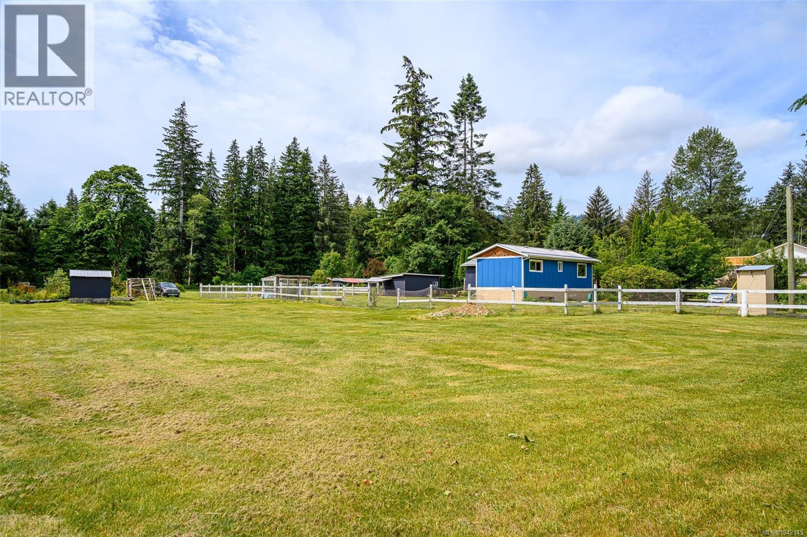 429 Community Rd, Sayward — photo 2