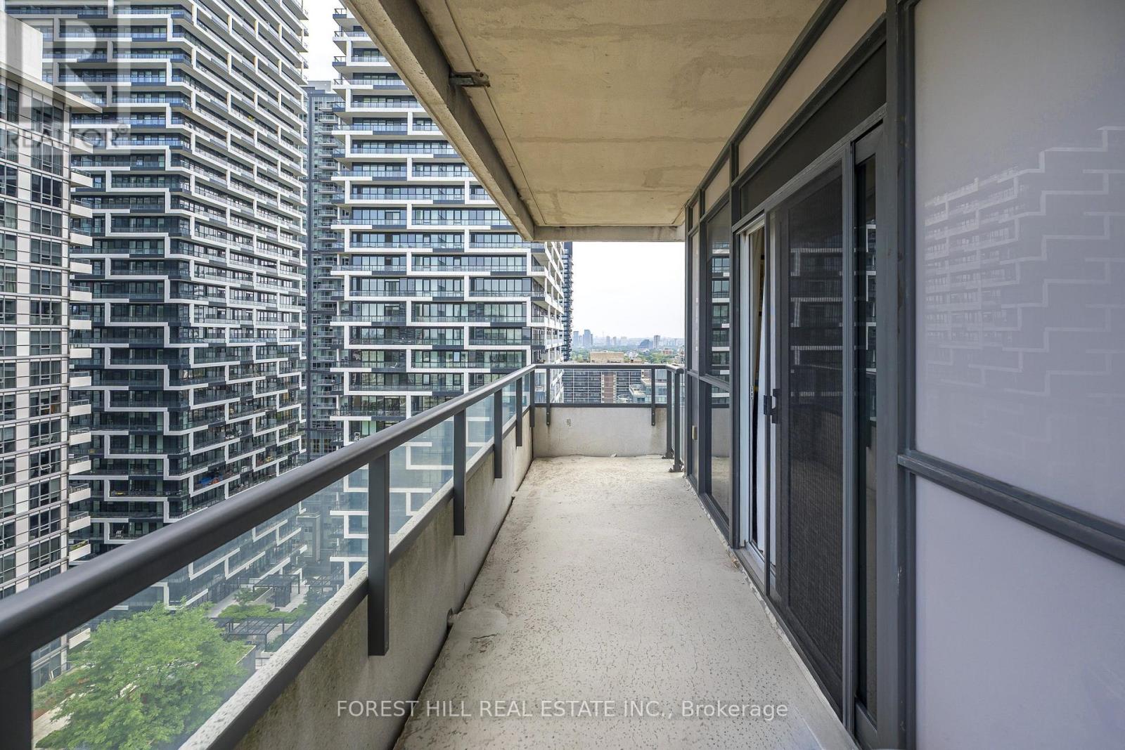 #1821 70 ROEHAMPTON AVENUE - 12