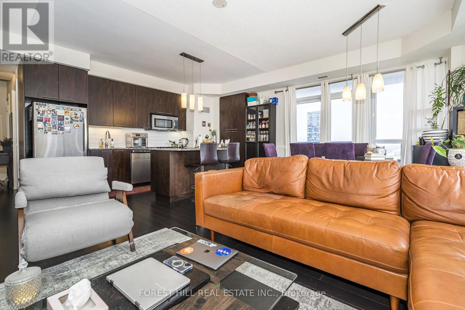 #1821 70 ROEHAMPTON AVENUE - 3