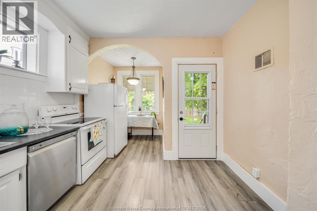 879 DAWSON - 18