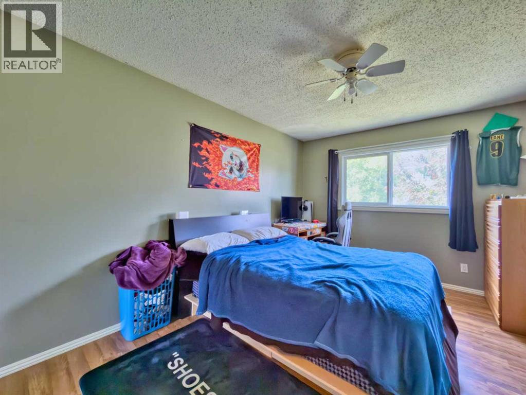 8534 21 Avenue - 10