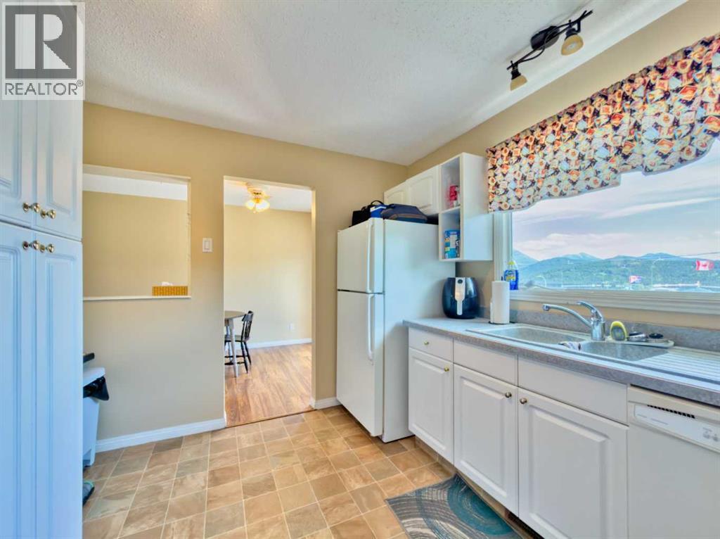 8534 21 Avenue - 9