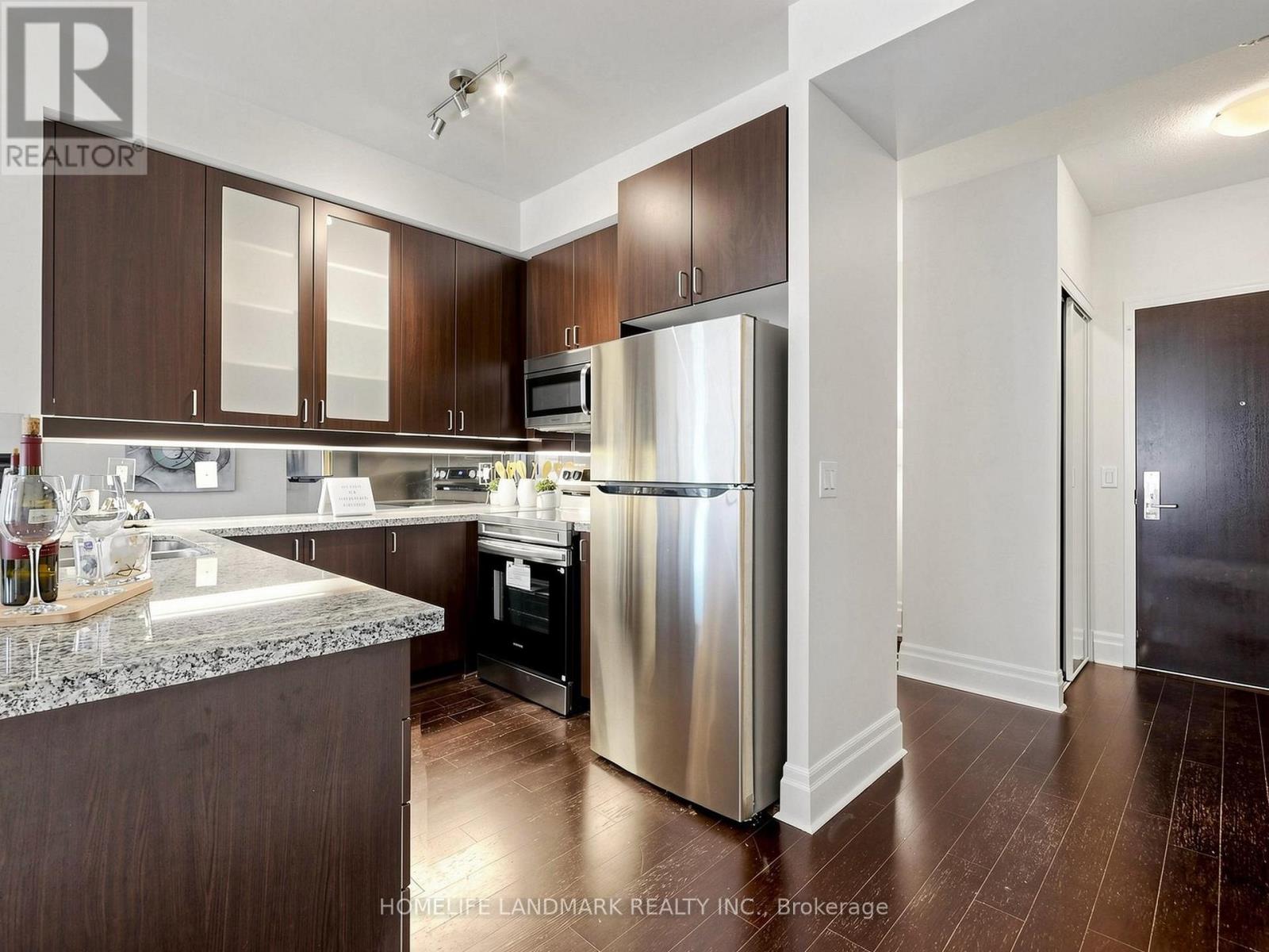 #513 131 UPPER DUKE CRESCENT - 11