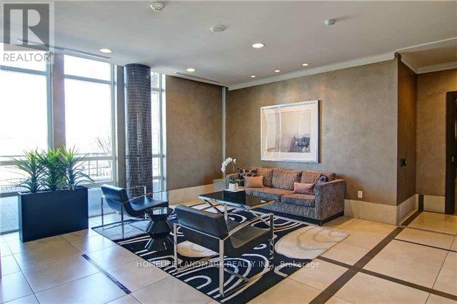#513 131 UPPER DUKE CRESCENT - 3
