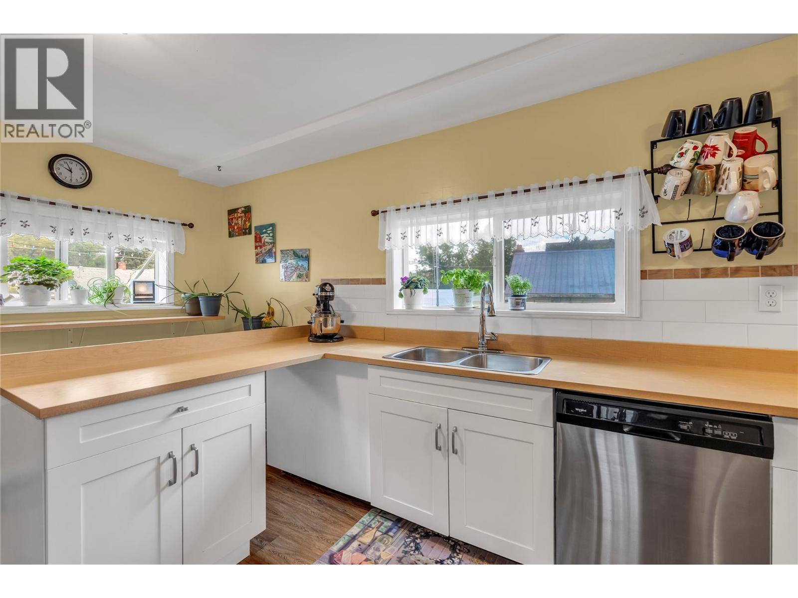 267 ANGELA Avenue - 27