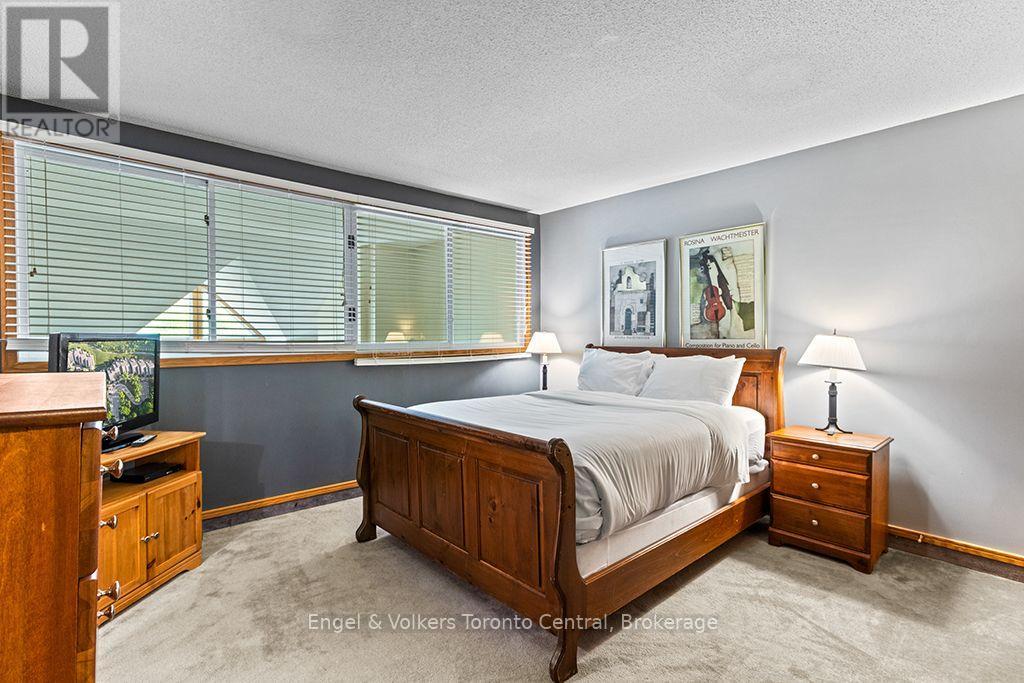 #209 796404 GREY ROAD 19 ROAD - 40