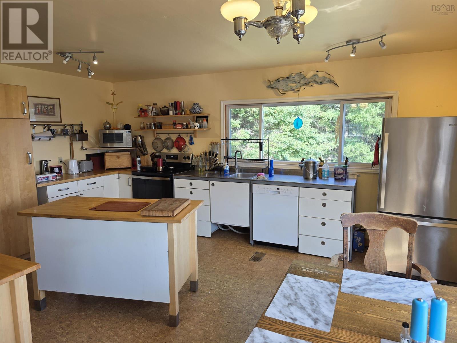 8316 4 Highway - 32