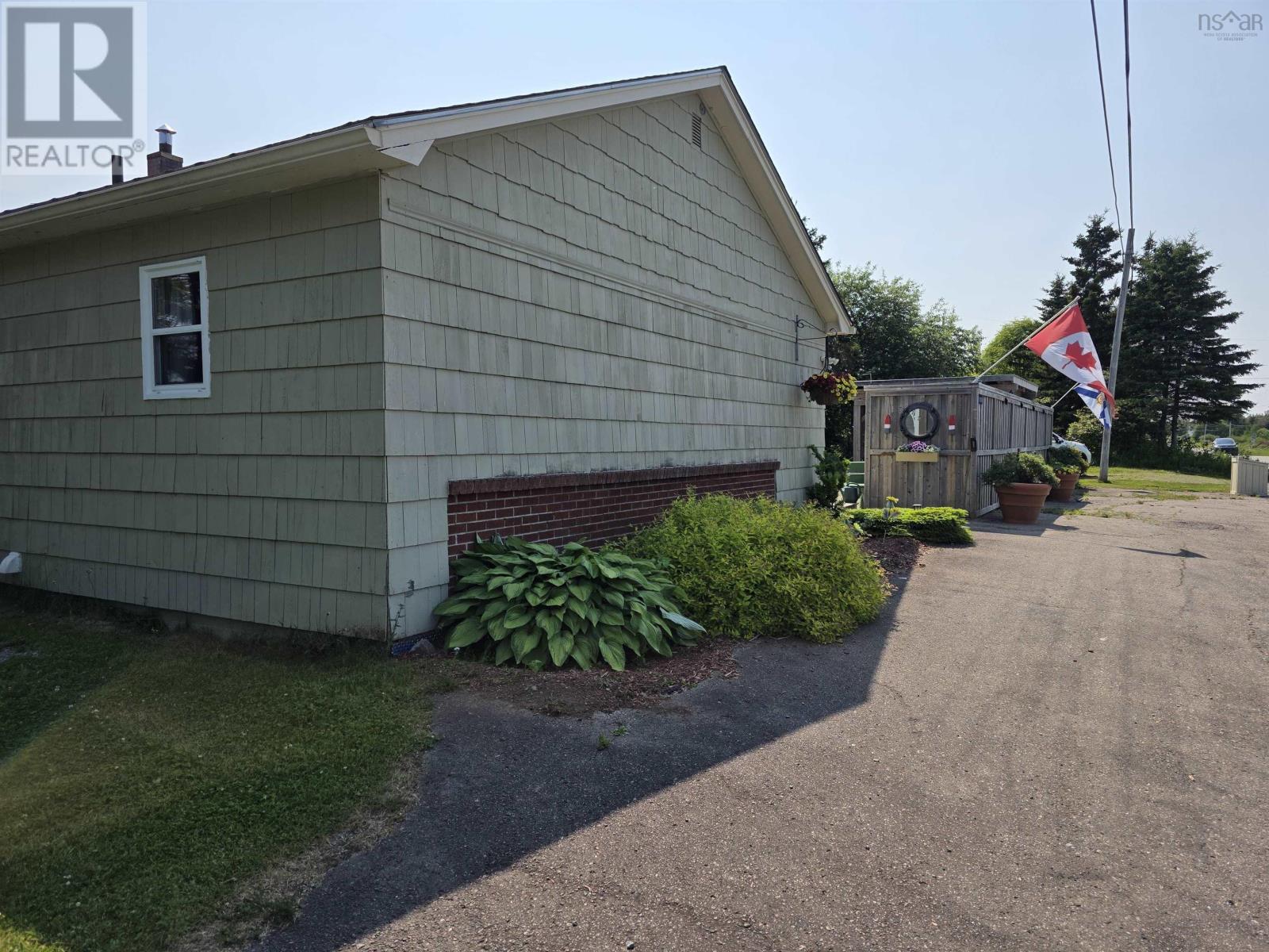 8316 4 Highway - 8