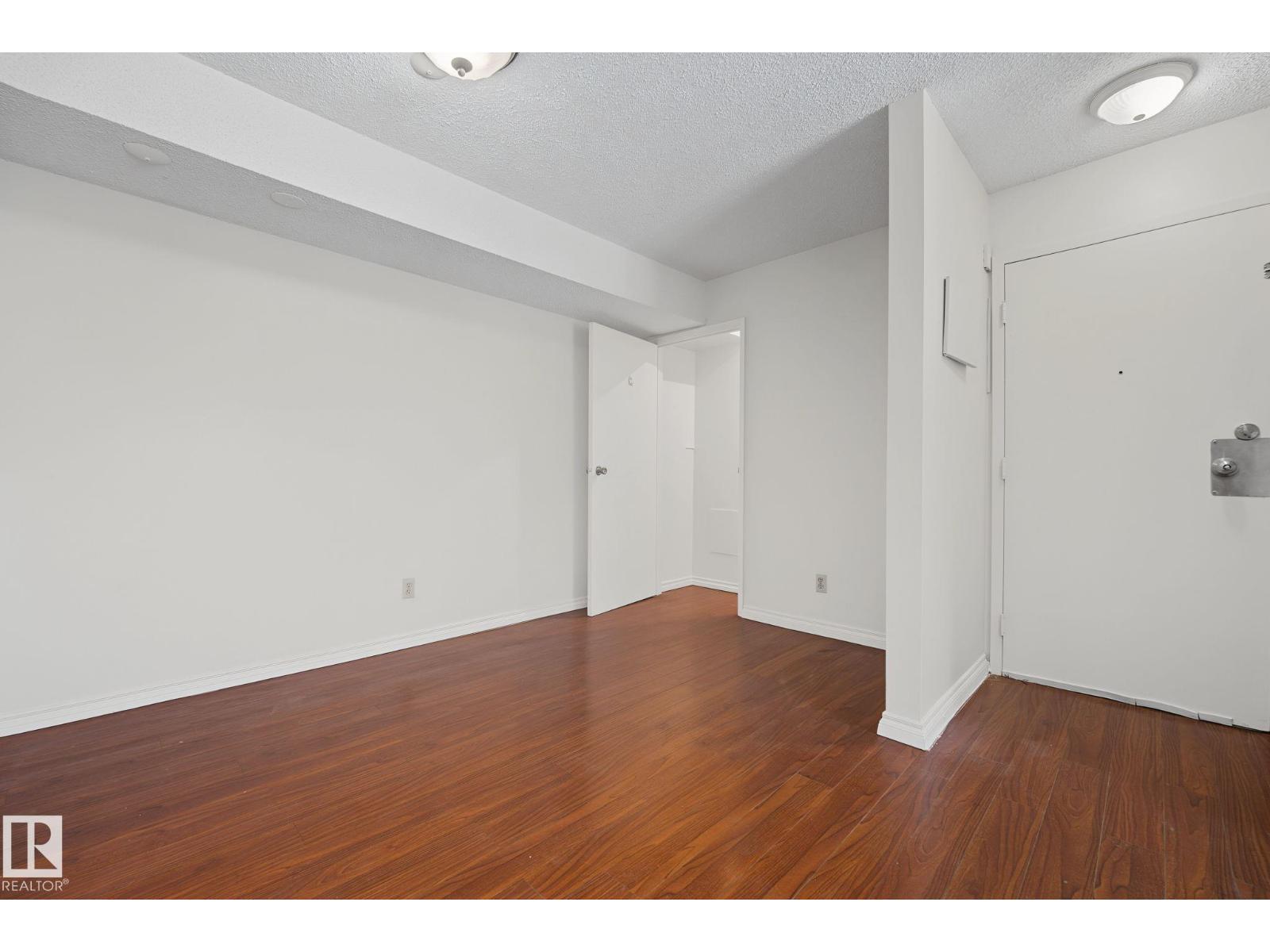 #6E 11608 28 AV NW NW - 10