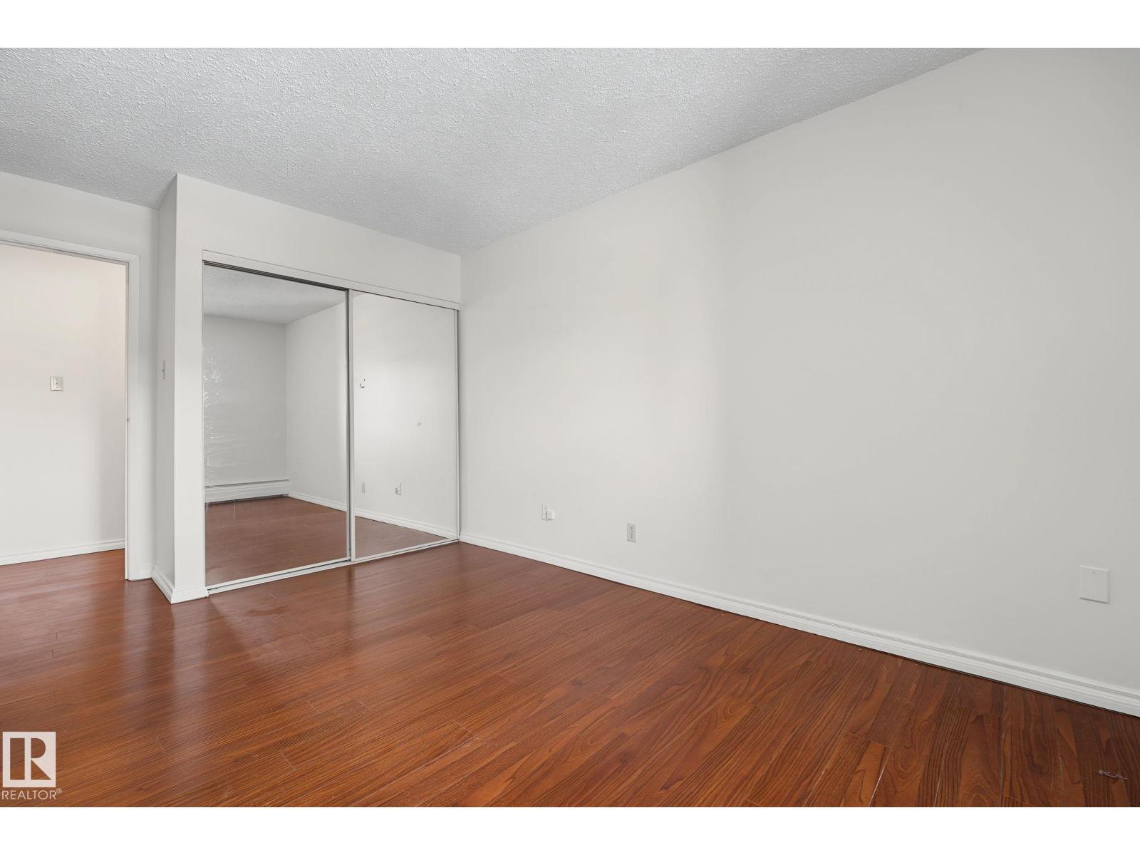#6E 11608 28 AV NW NW - 19