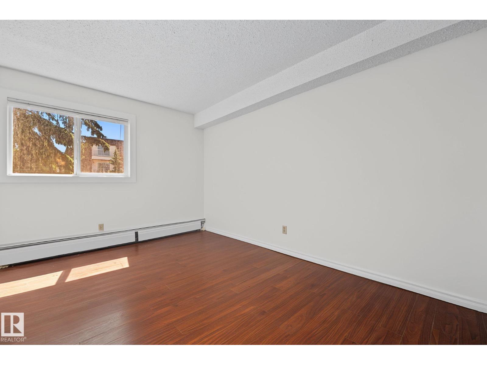 #6E 11608 28 AV NW NW - 23
