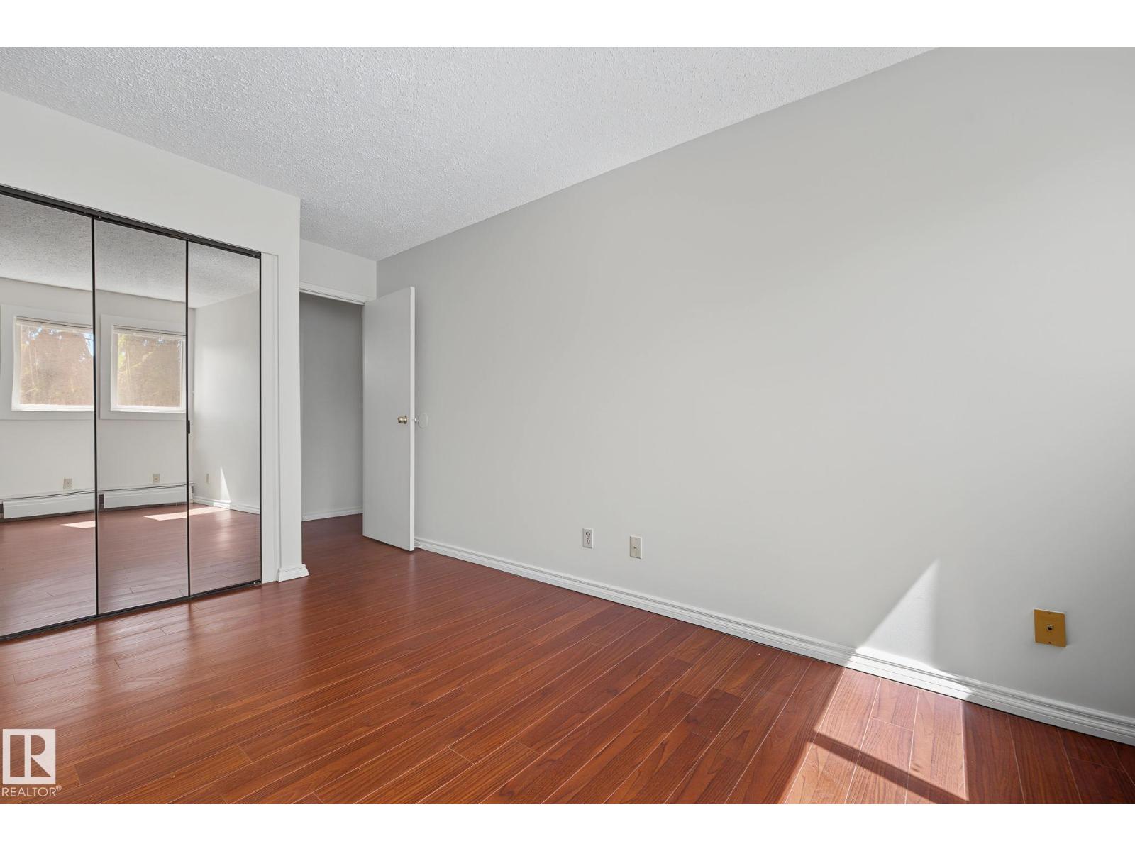 #6E 11608 28 AV NW NW - 25