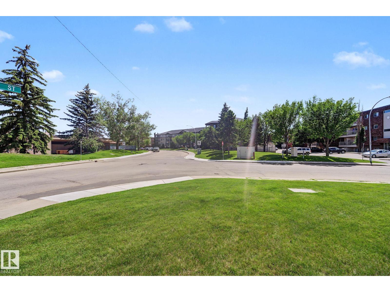 #6E 11608 28 AV NW NW - 37