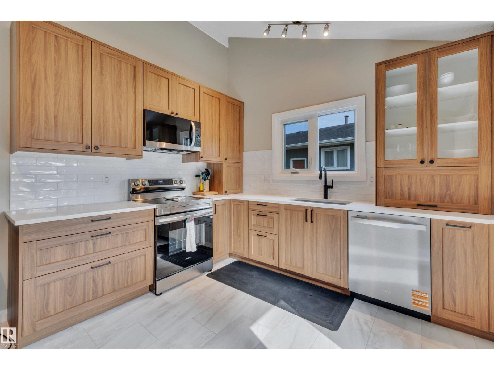 4707 44 ST - 15