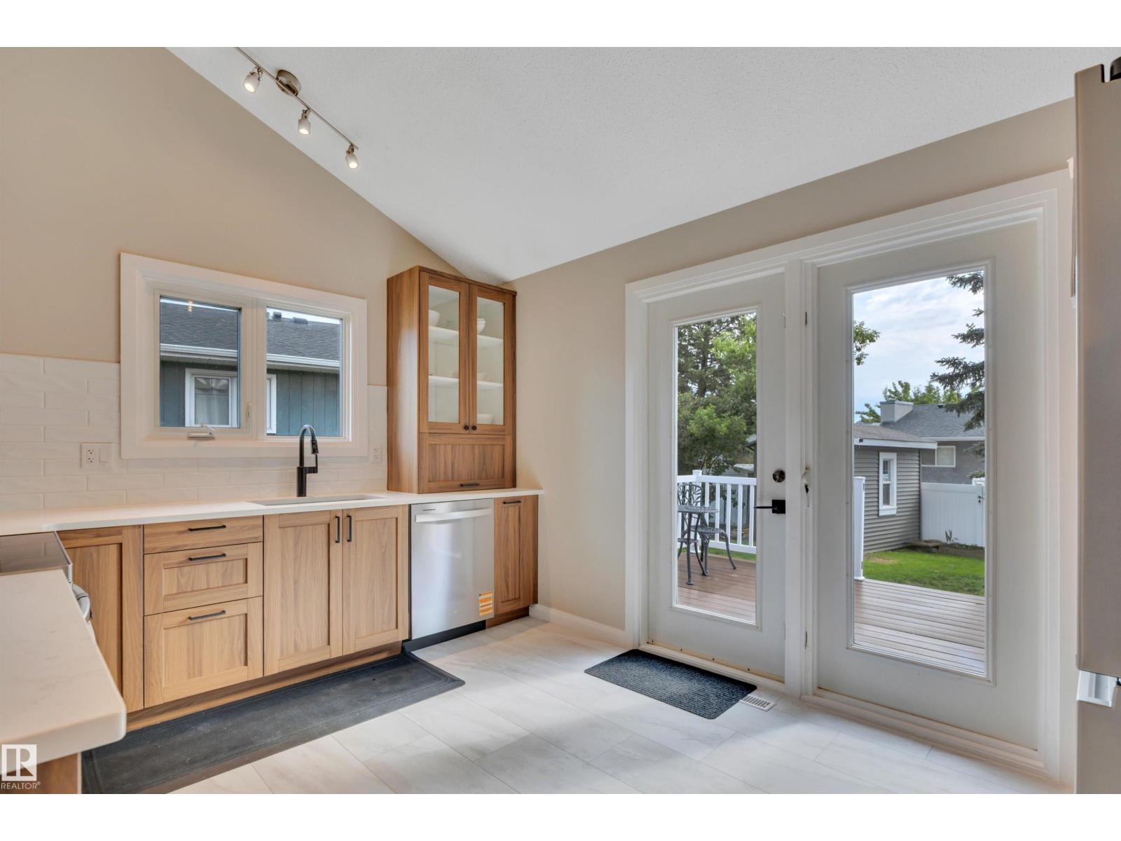 4707 44 ST - 13