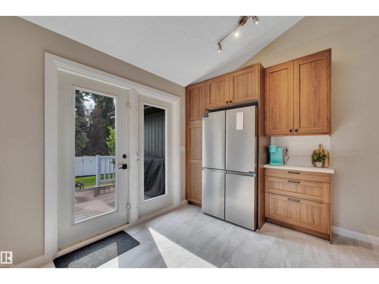 4707 44 ST - 17