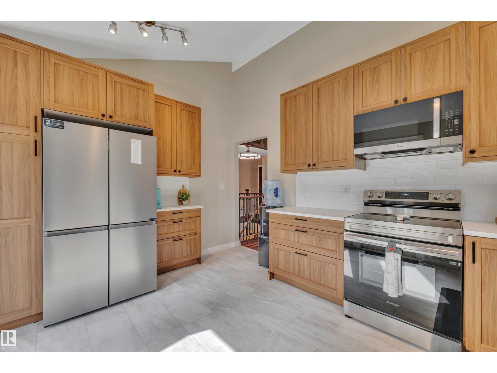 4707 44 ST - 16