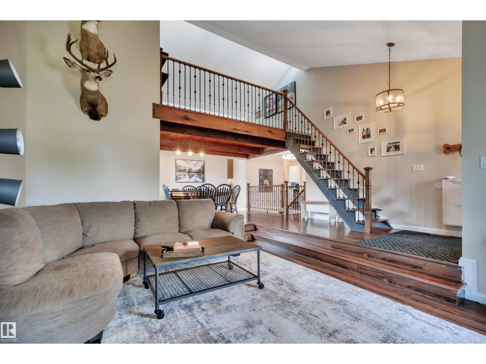 4707 44 ST - 9