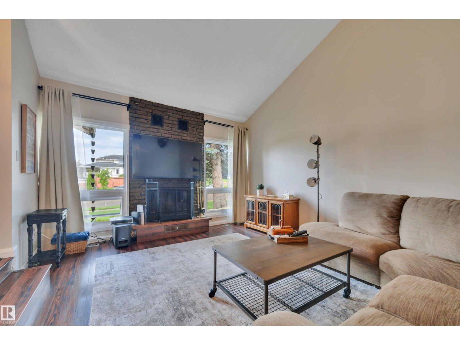 4707 44 ST - 8