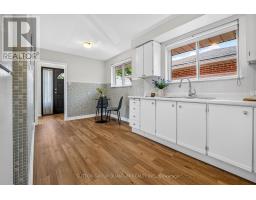 Bathroom - 1016 East Avenue, Mississauga, ON L5E1W8 Photo 9