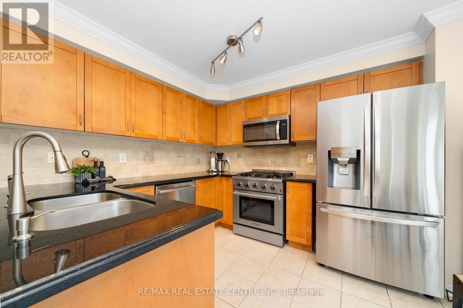 27 MILFOIL STREET - 14