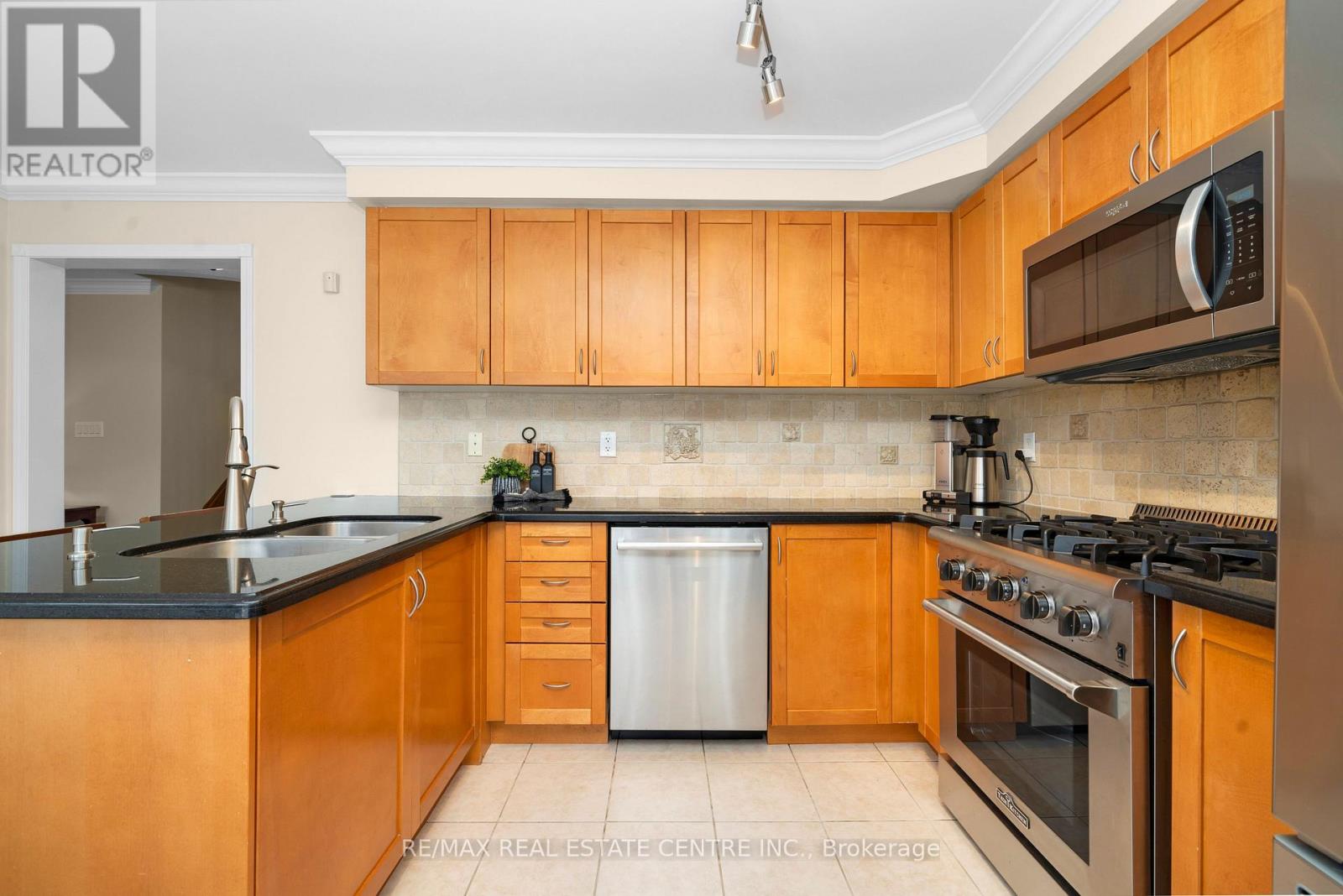 27 MILFOIL STREET - 16
