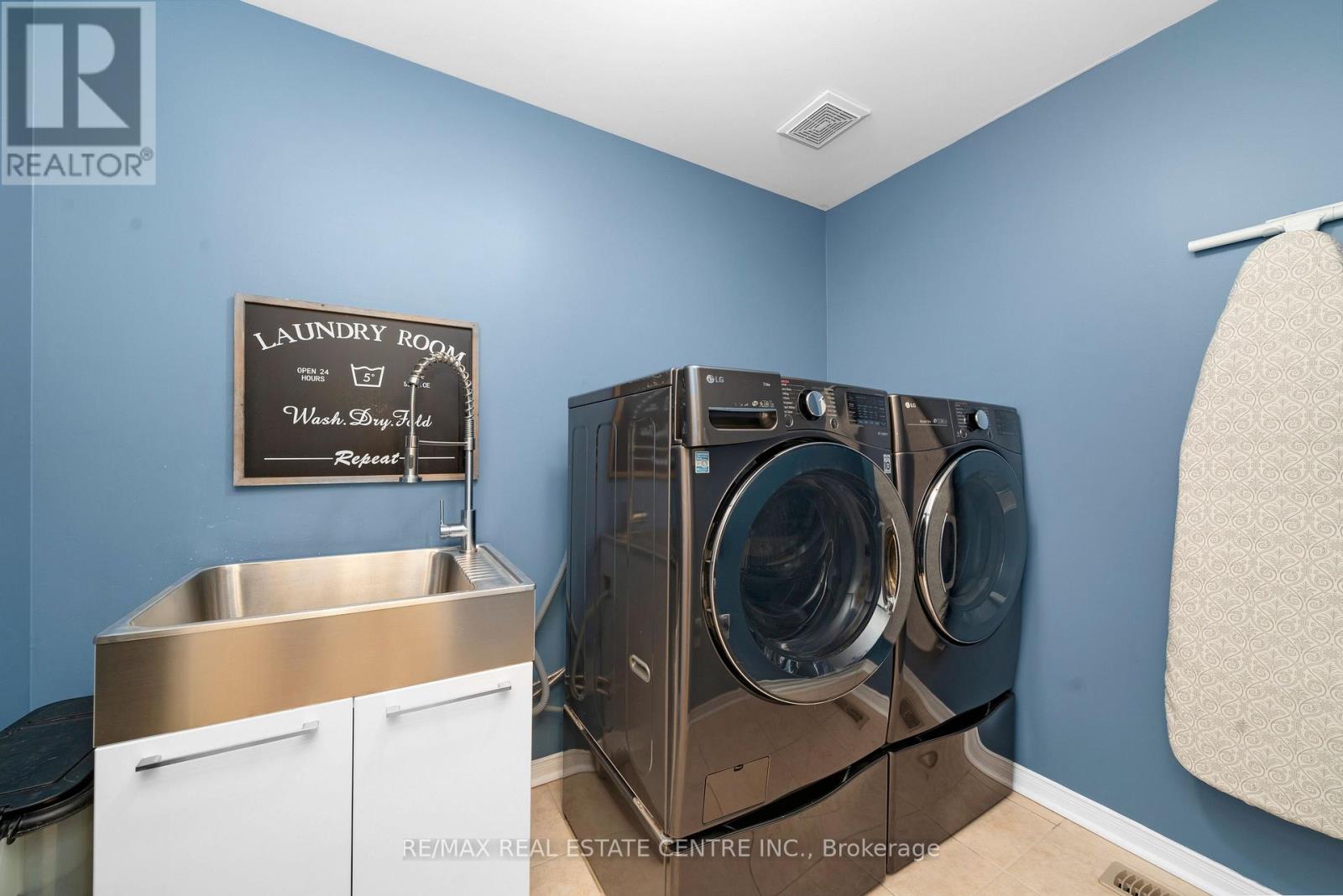 27 MILFOIL STREET - 19