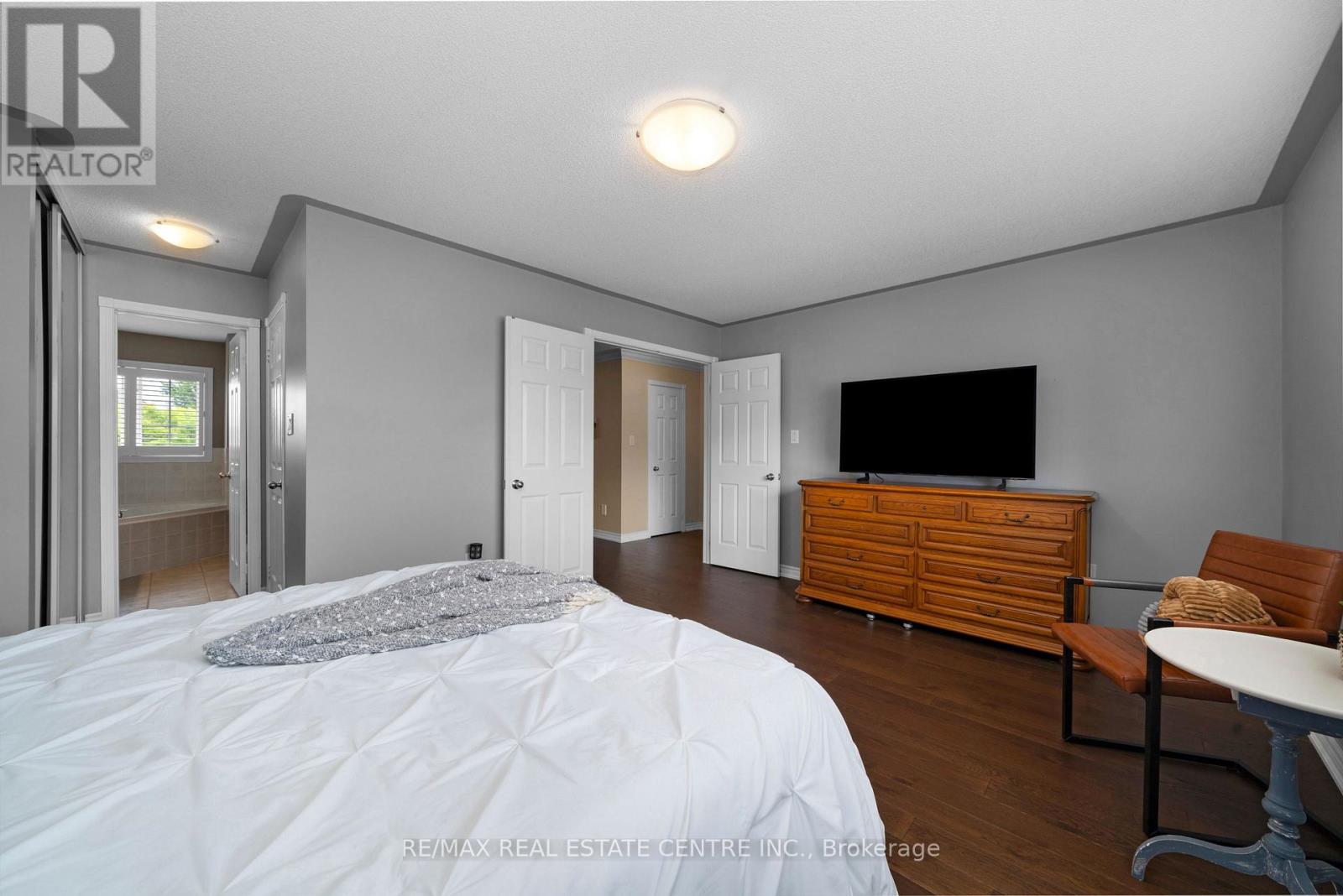 27 MILFOIL STREET - 22