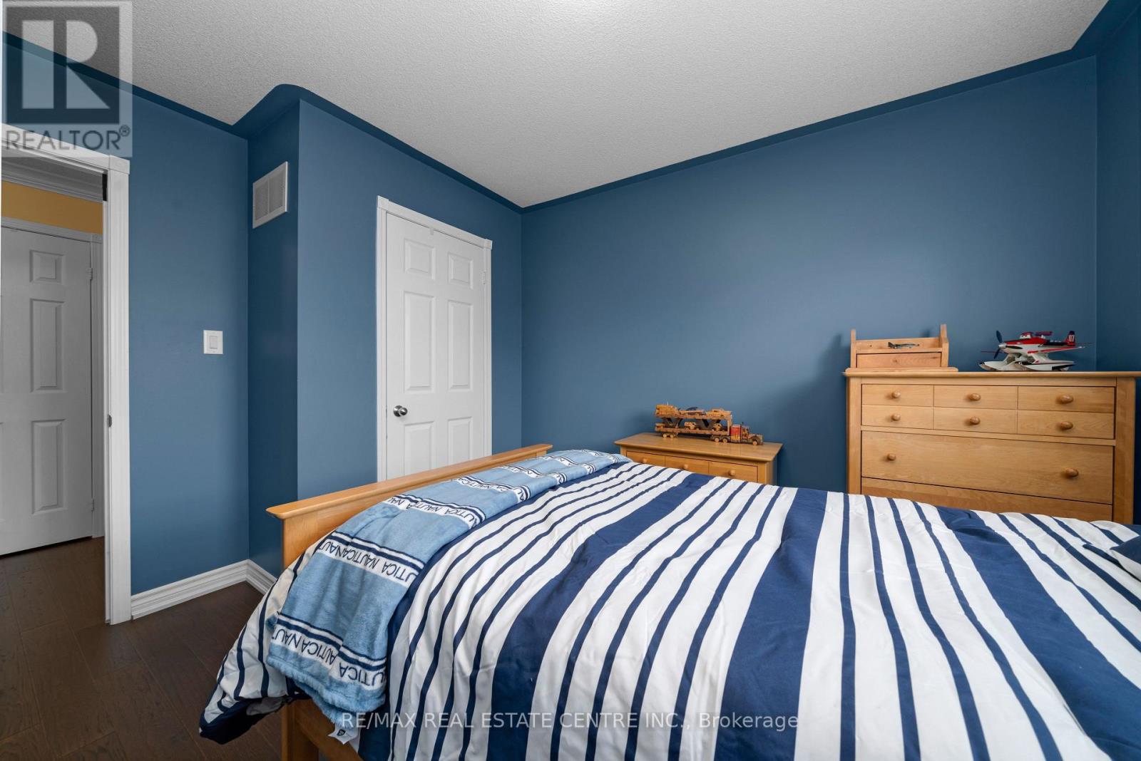 27 MILFOIL STREET - 25