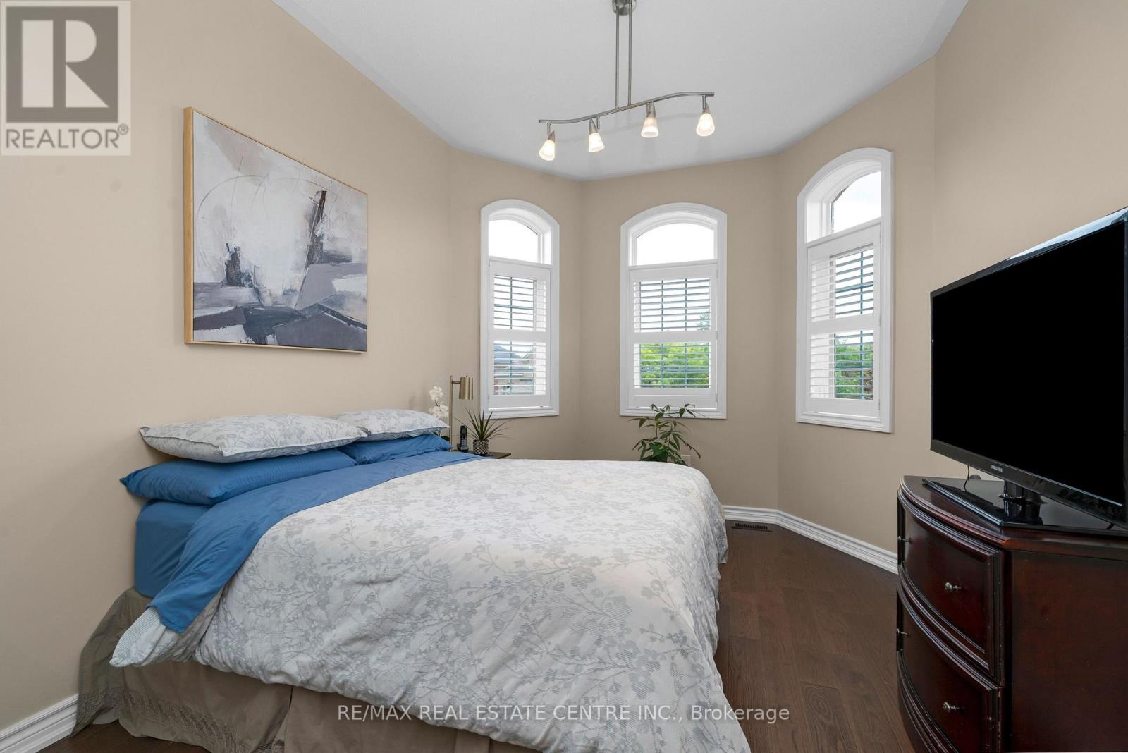 27 MILFOIL STREET - 28