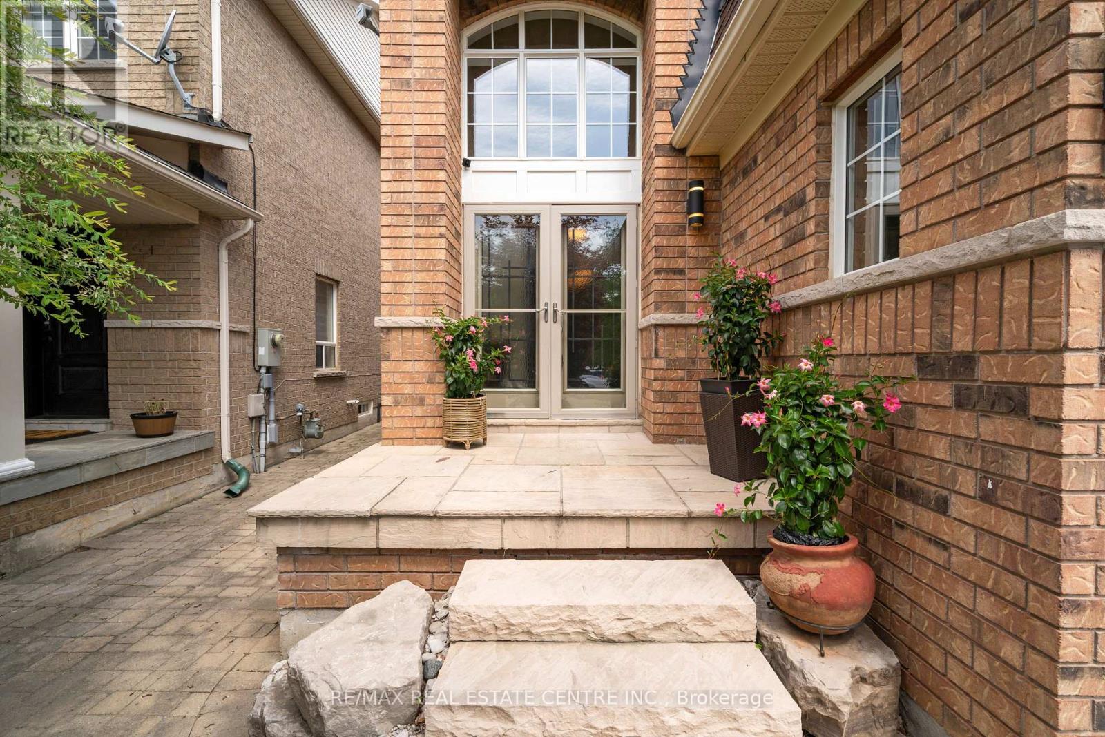 27 MILFOIL STREET - 3