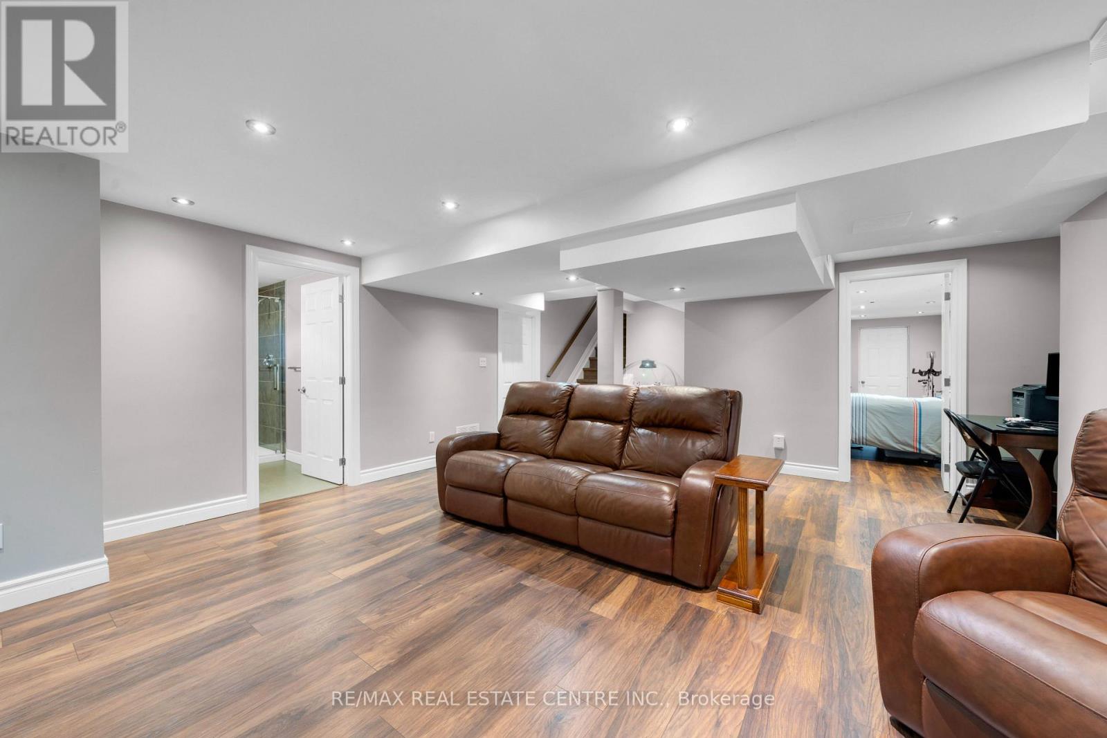 27 MILFOIL STREET - 32