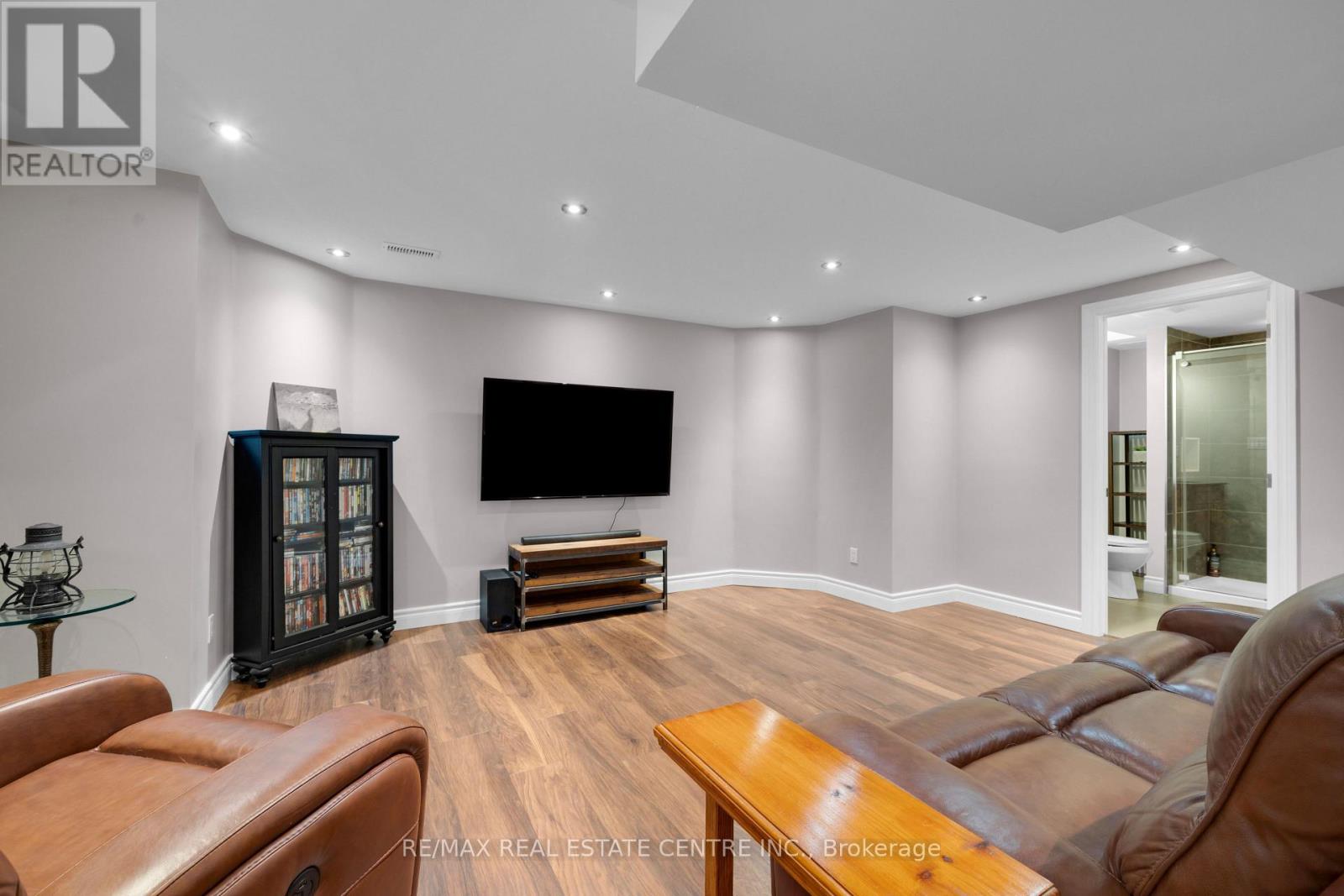 27 MILFOIL STREET - 37