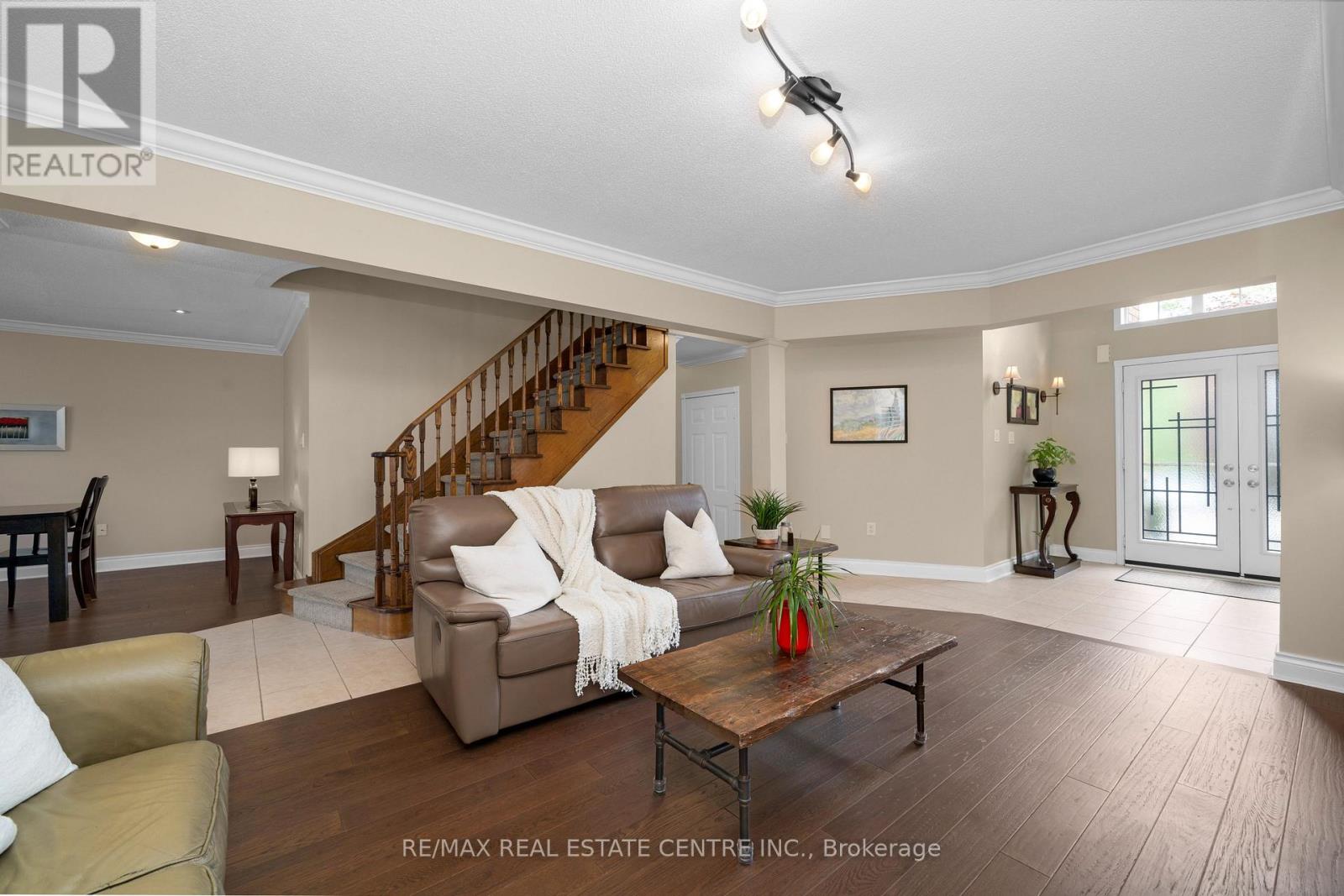 27 MILFOIL STREET - 9