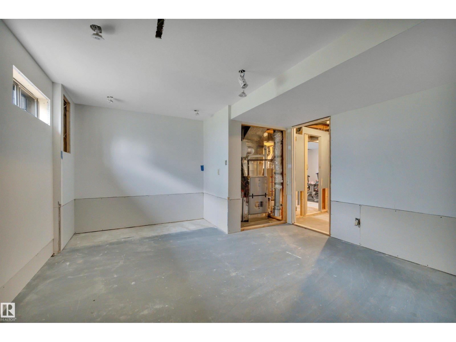 4707 44 ST - 36