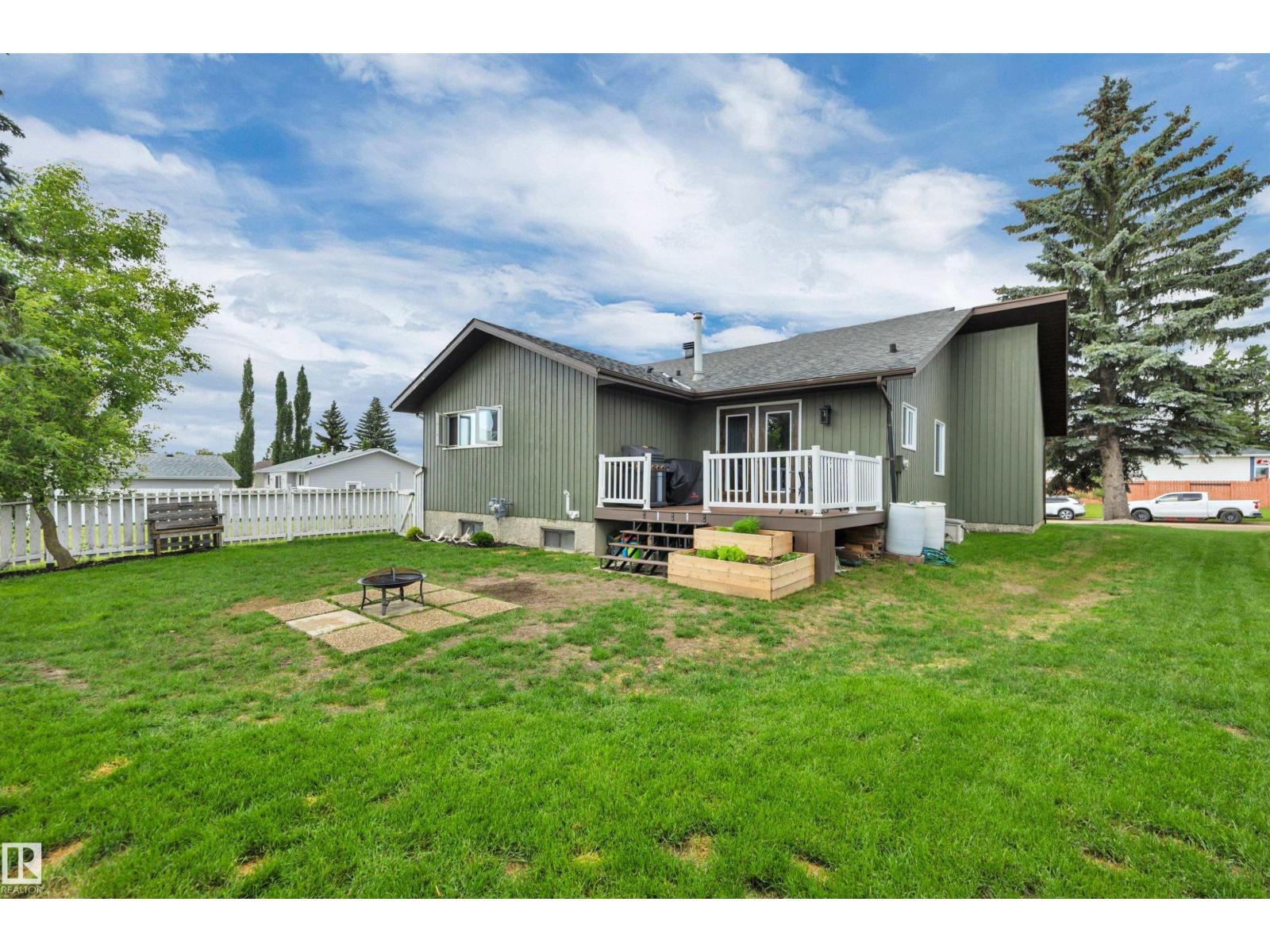 4707 44 ST - 40