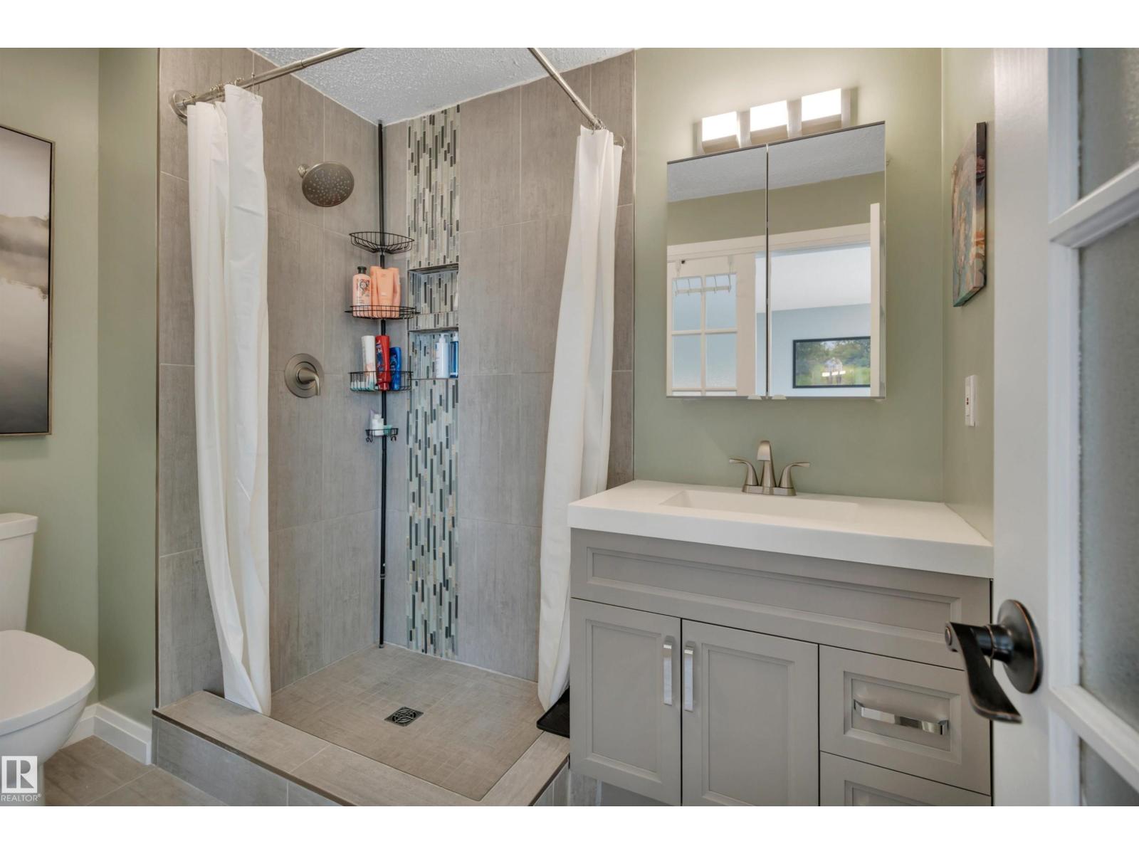 4707 44 ST - 23