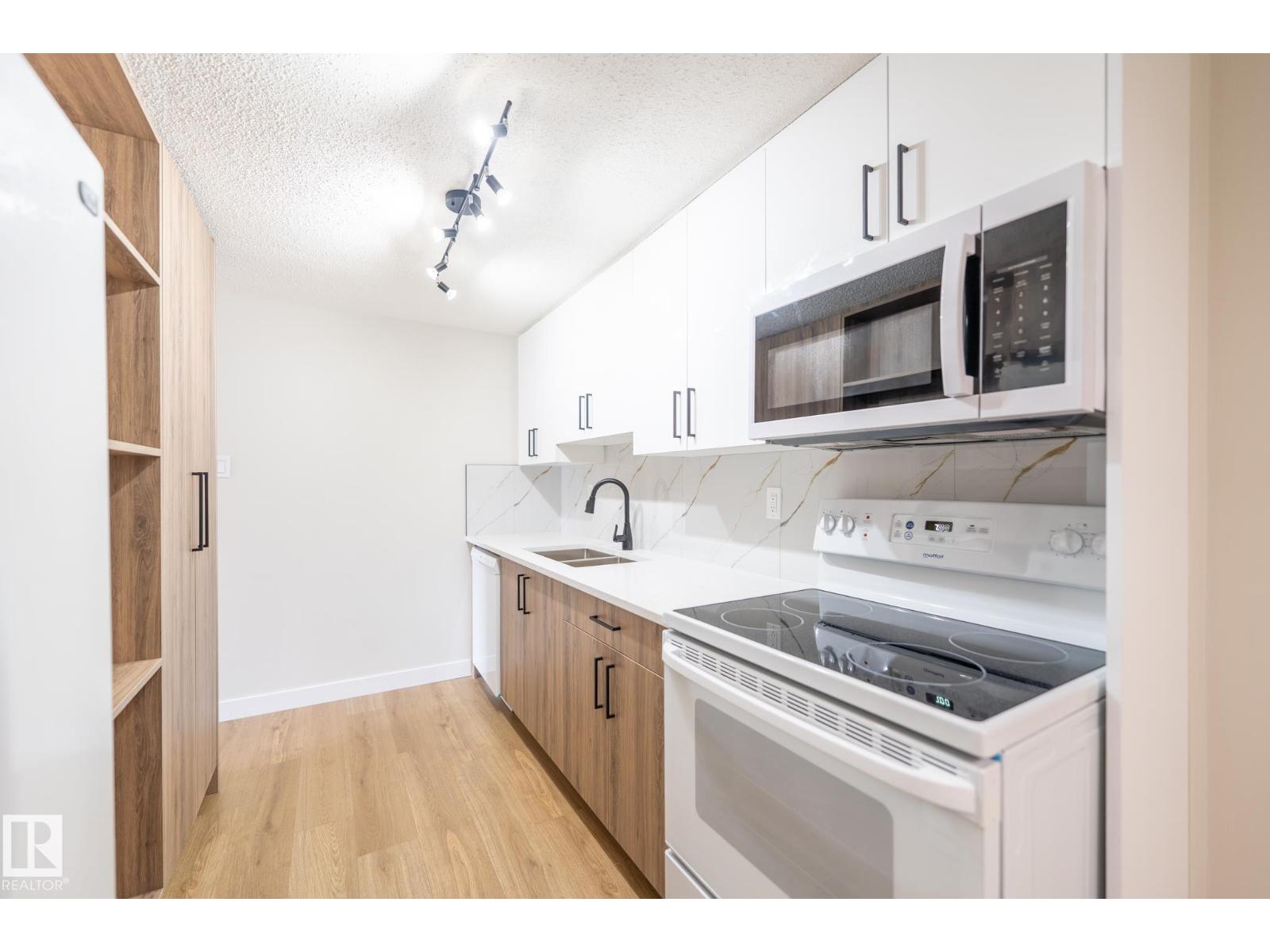 14 AMBERLY CO NW - 8