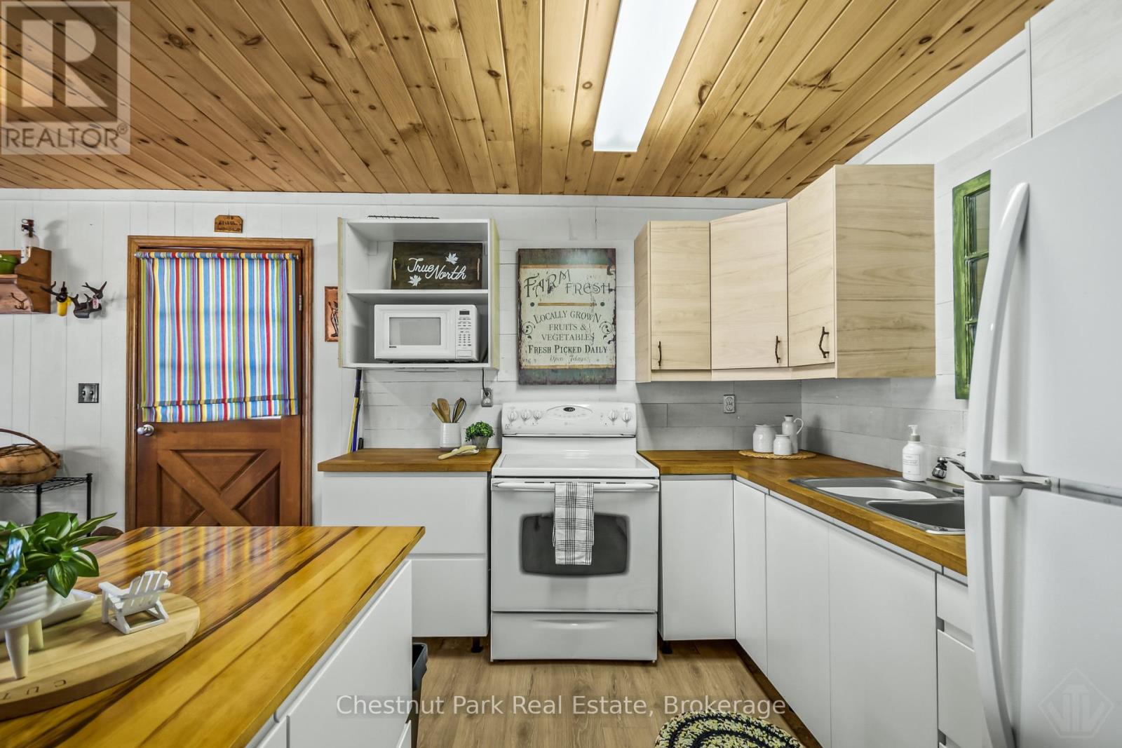 254 CHAPMAN DRIVE W - 25