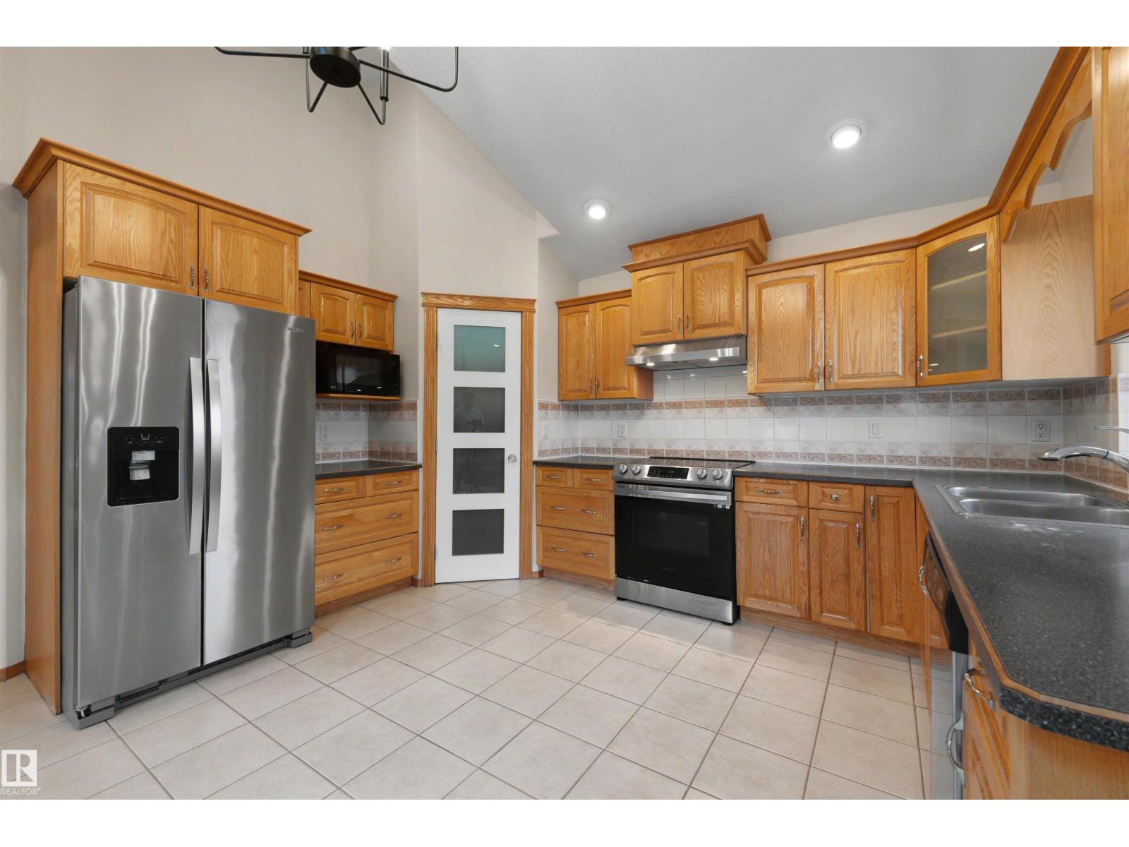 15227 47 ST NW - 12
