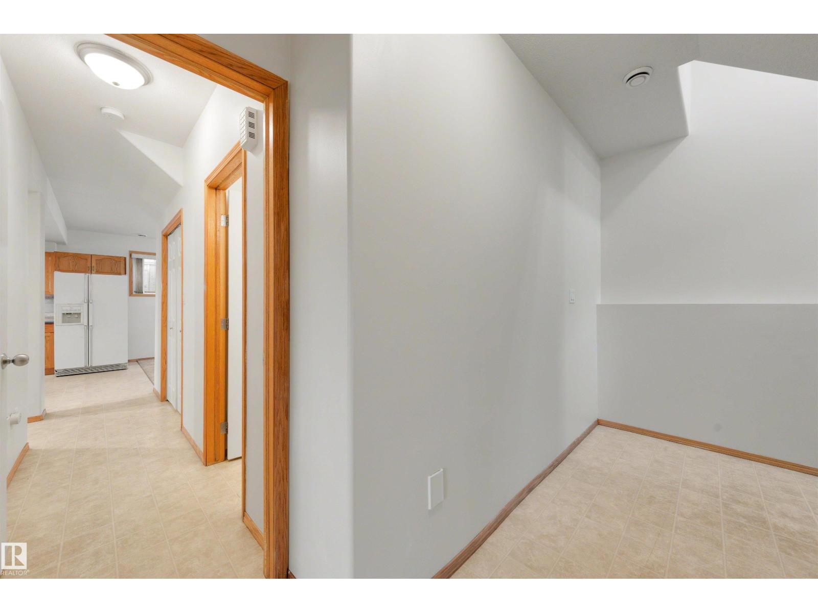 15227 47 ST NW - 27