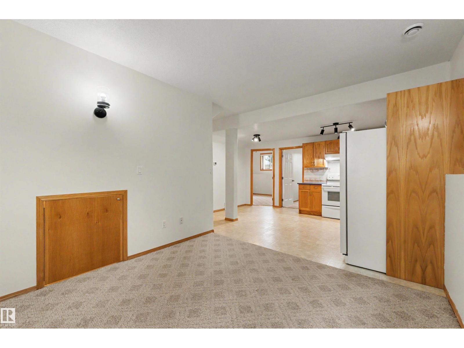 15227 47 ST NW - 36